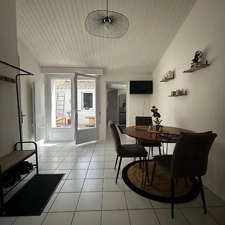 La Trinquette بيت للعطل سانت جيل كروا دي فيي